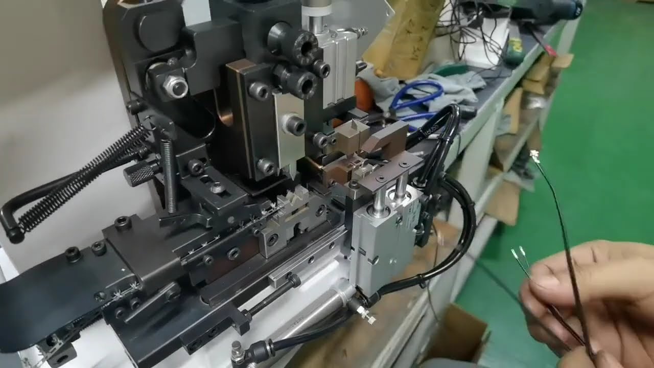 Wire Splitting and Crimping Machine Splitting Parallel Wires One Time Crimping