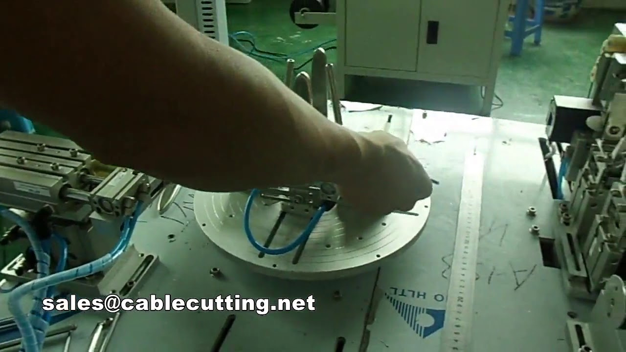 Cable winding and tying machine, for 8 and round shapes