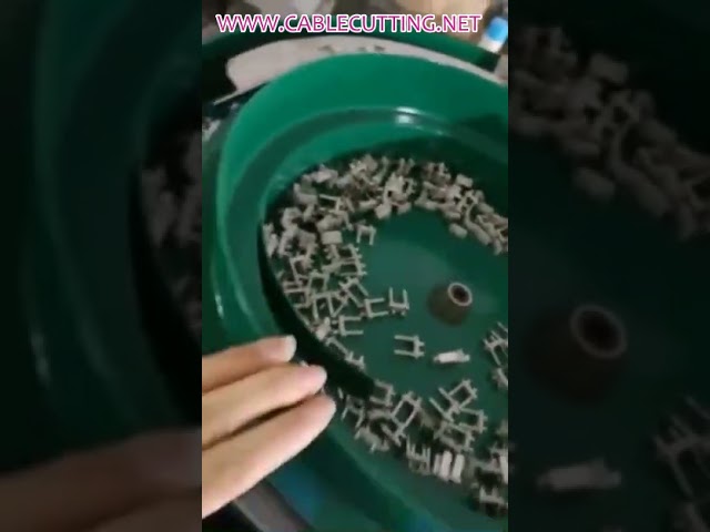 Автоматический обжимной станок для 3-контактных вилок: высокая точность и скорость