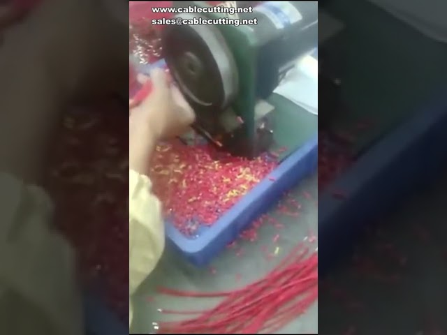 Half stripping and twisting machine, power cord twisting and twisting machine, roller stripping and